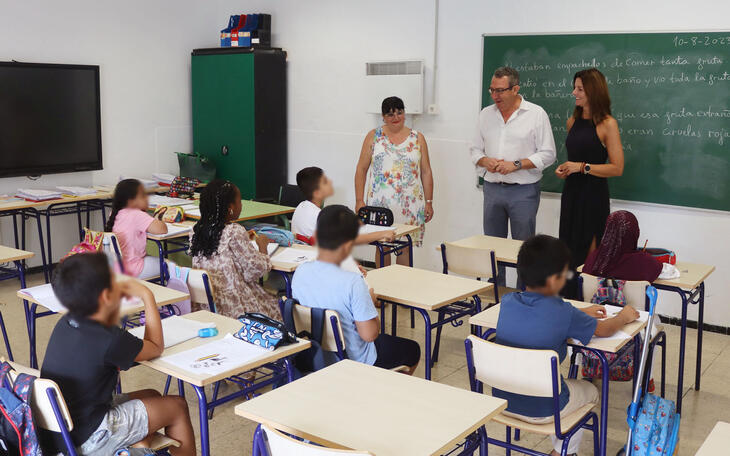 El Ayuntamiento adapta aulas para incorporar los 115 nuevos paneles digitales suministrados por la Conselleria 